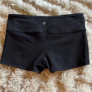 Lululemon Low rise 2” inseam shorts. Size 8 REVERSIBLE